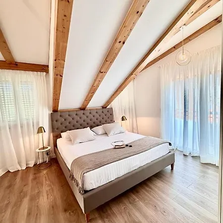 House Roki Vis