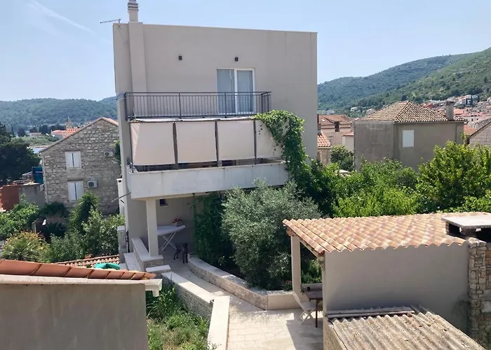 Appartement House Roki *